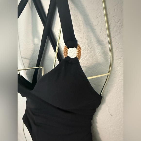 New! Robin Piccone Margot Lace-Up Back One-Piece
Swimsuit Black Sz 8 $168 - Picture 8 of 9